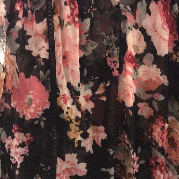 Floral net Shirt with ruffle sleeves!!! - Picture 7 of 8